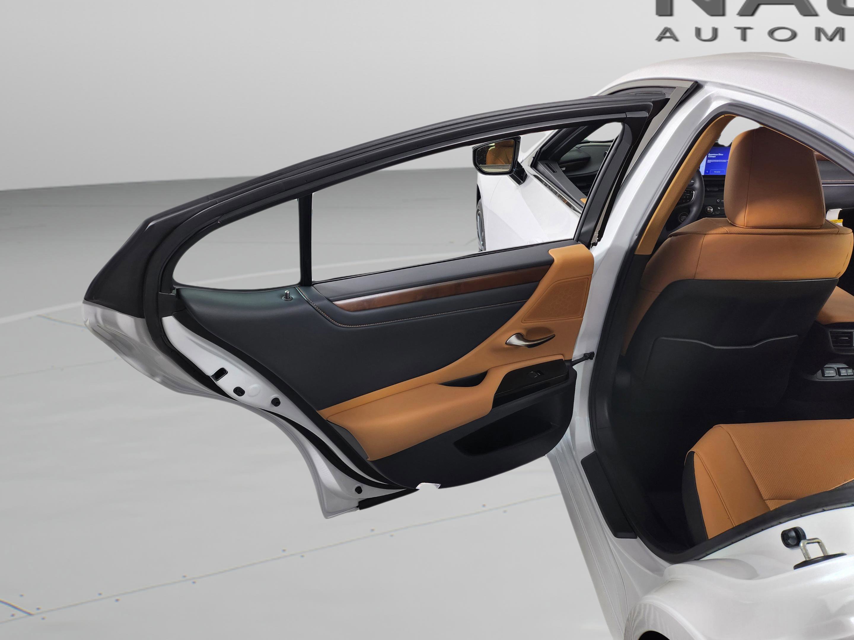 New 2025 Lexus ES 300h w/ Premium Package image 29