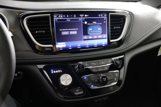 Used 2025 Chrysler Pacifica Select AWD/4WD image 23