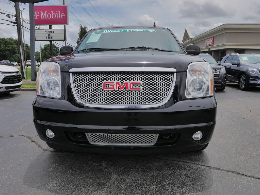 Used 2013 GMC Yukon XL Denali AWD/4WD image 2