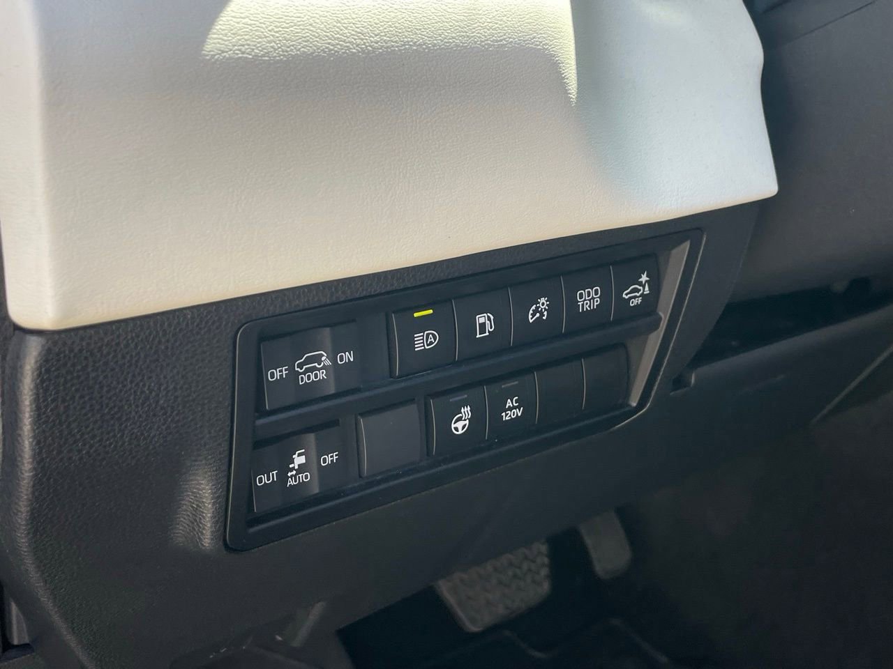 Used 2023 Toyota Sequoia Capstone image 7