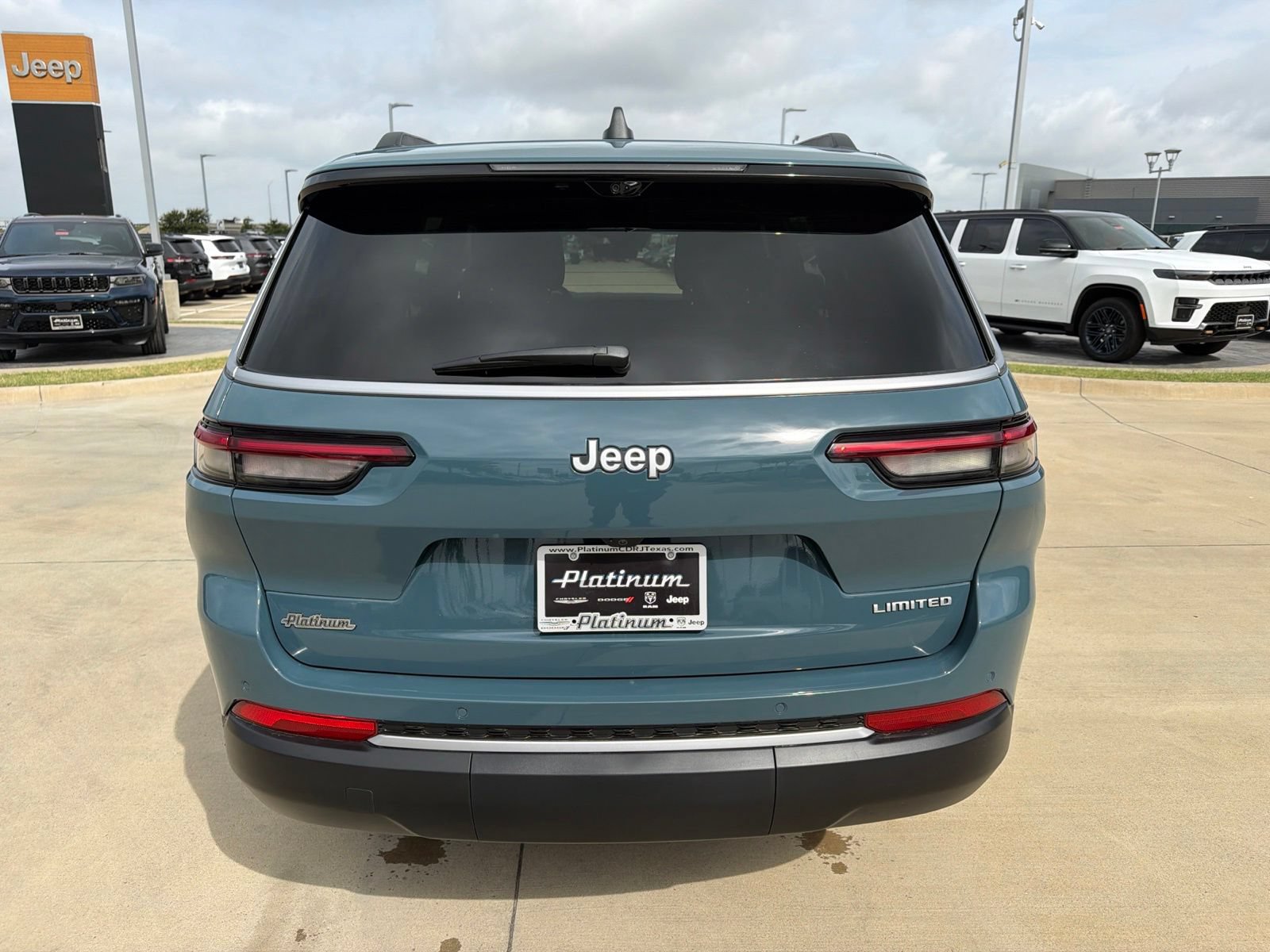 Used 2026 Jeep Grand Cherokee L Limited w/ Luxury Tech Group II RWD image 4