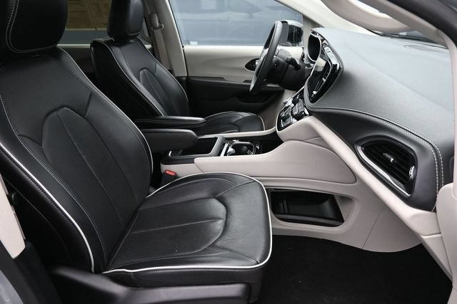 Used 2024 Chrysler Pacifica Limited FWD image 29