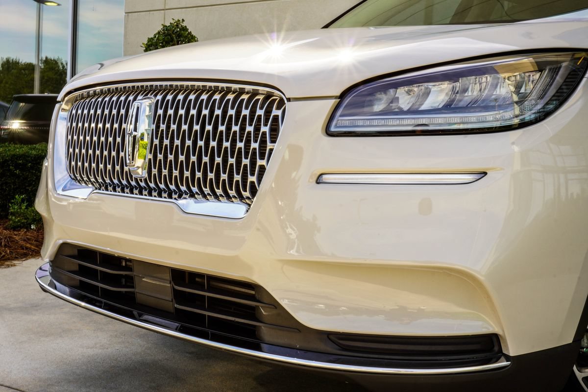 Used 2022 Lincoln Corsair FWD image 2