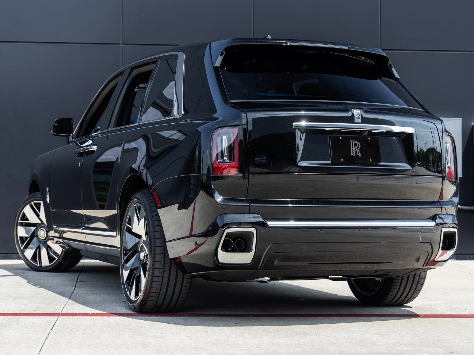 New 2026 Rolls-Royce Cullinan image 9