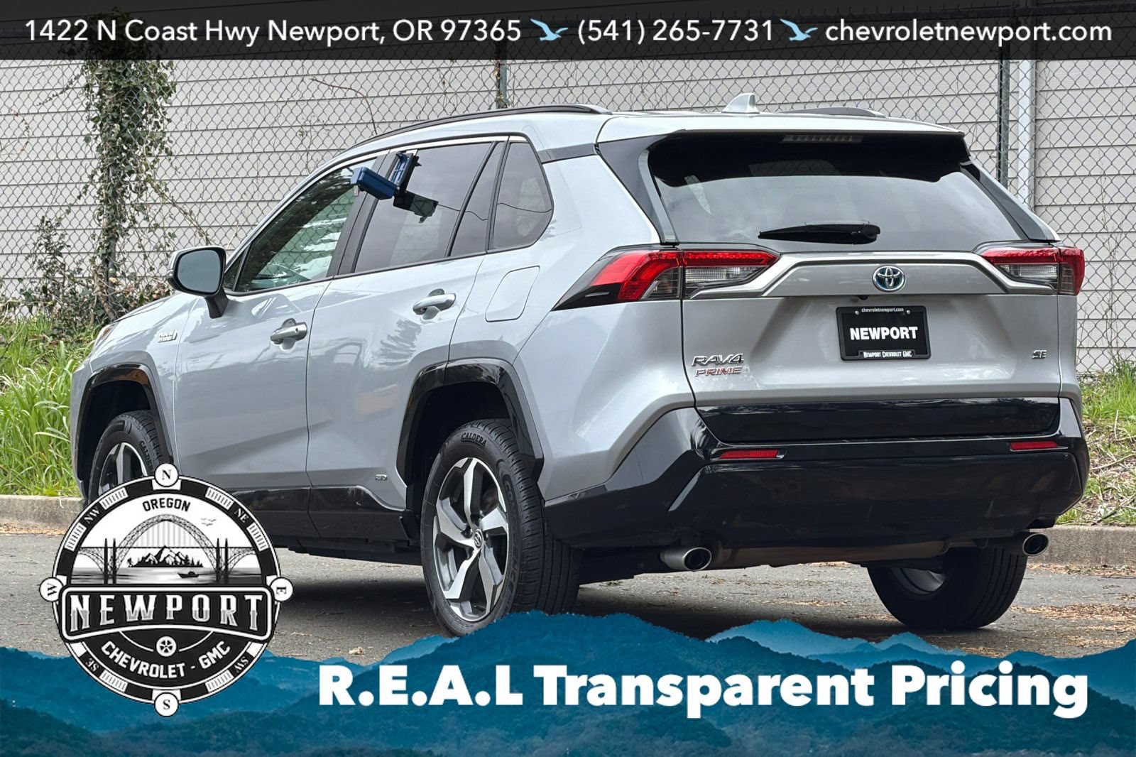 Used 2022 Toyota RAV4 SE w/ Weather & Moonroof Package AWD/4WD image 6