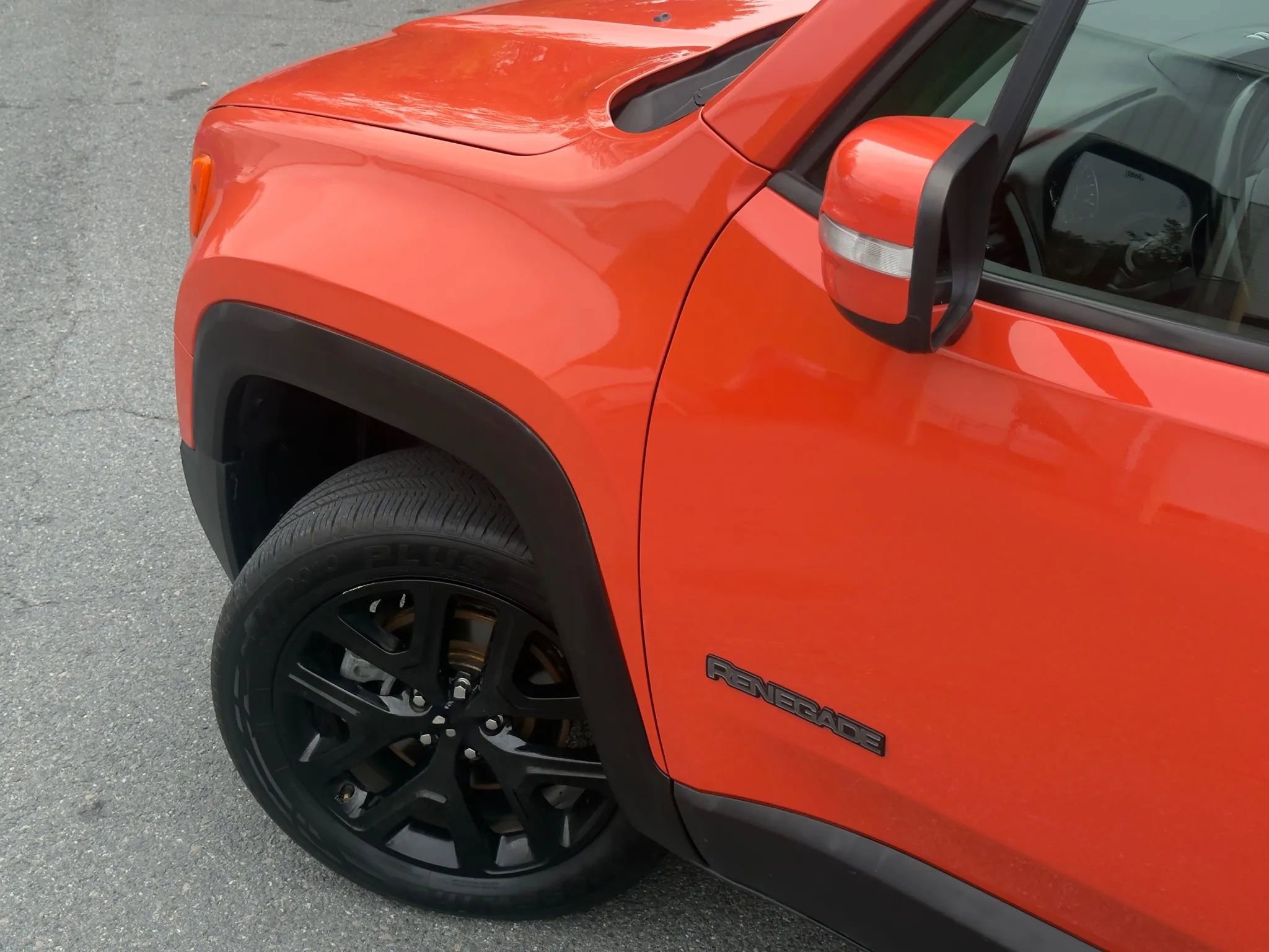 Used 2018 Jeep Renegade Altitude w/ UConnect 8.4 Nav Group image 3