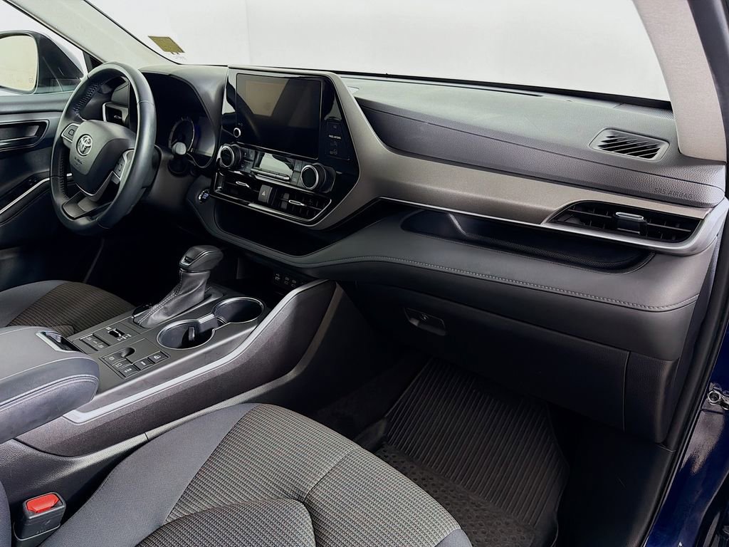 Used 2023 Toyota Highlander LE image 30