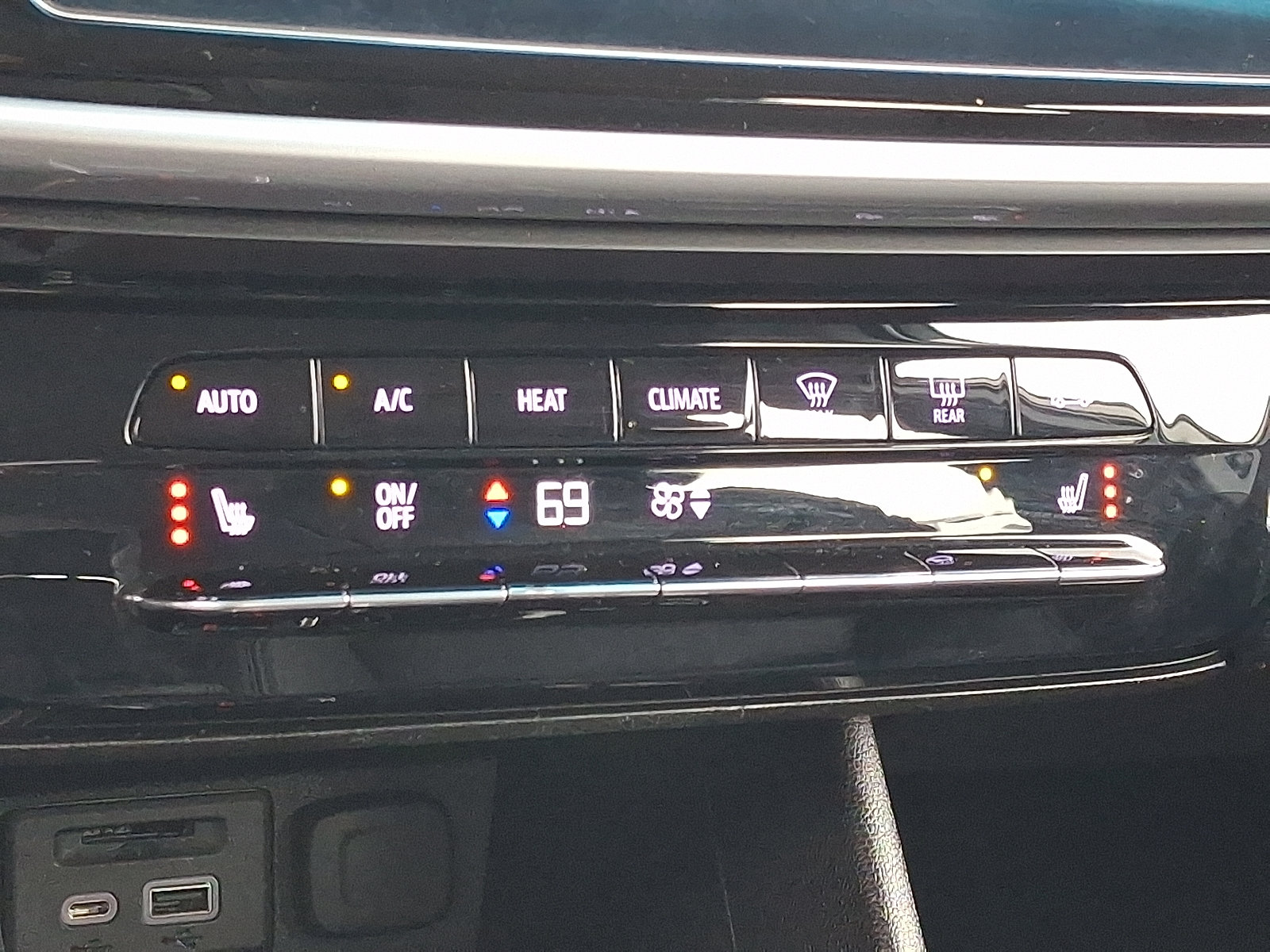 Certified 2023 Chevrolet Bolt LT w/ Infotainment Package FWD image 17