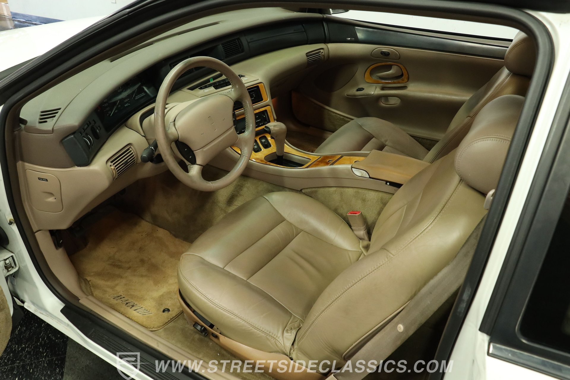 Used 1993 Lincoln Mark VIII RWD image 4