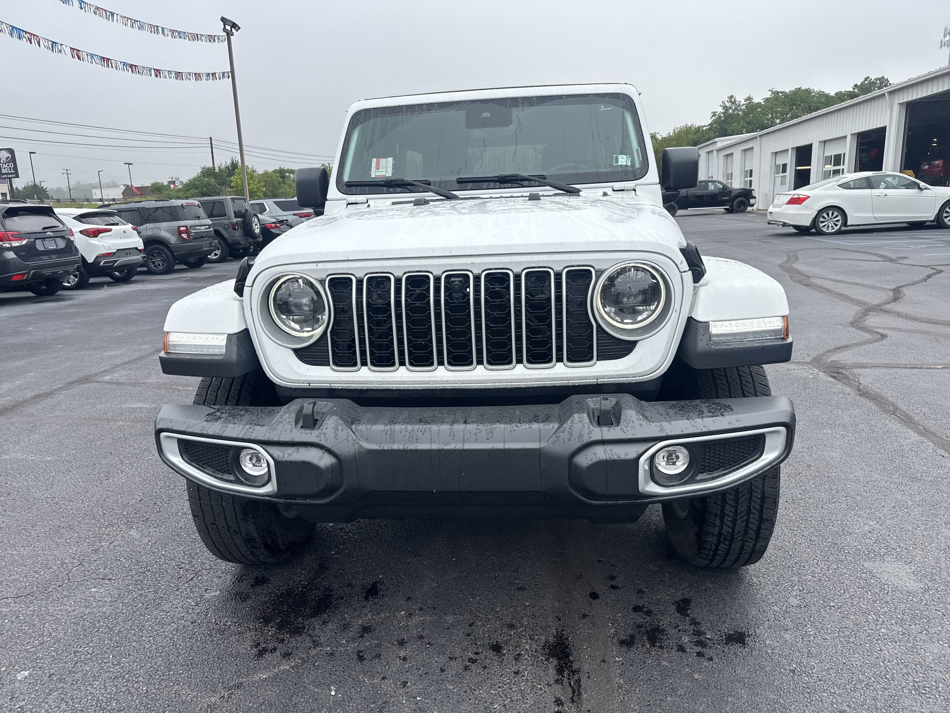 Used 2024 Jeep Wrangler Unlimited Sahara w/ Technology Group AWD/4WD image 9