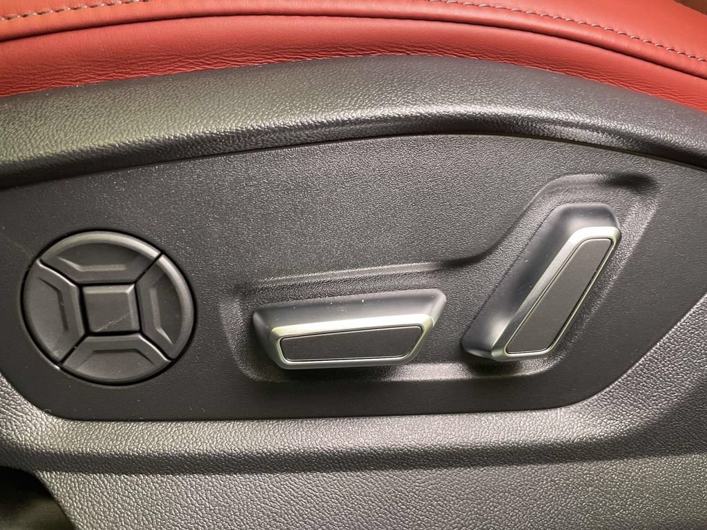 New 2026 Audi SQ8 Premium Plus AWD/4WD image 17