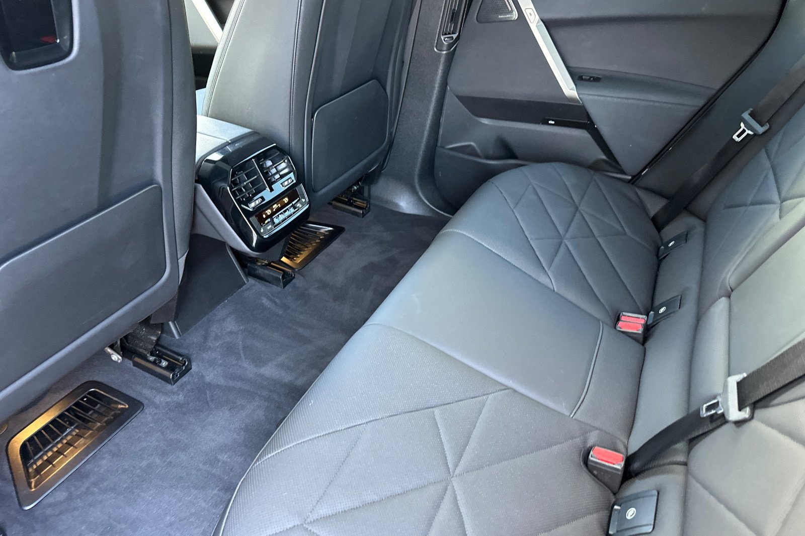 Certified 2023 BMW iX M60 w/ Executive Package AWD/4WD image 32