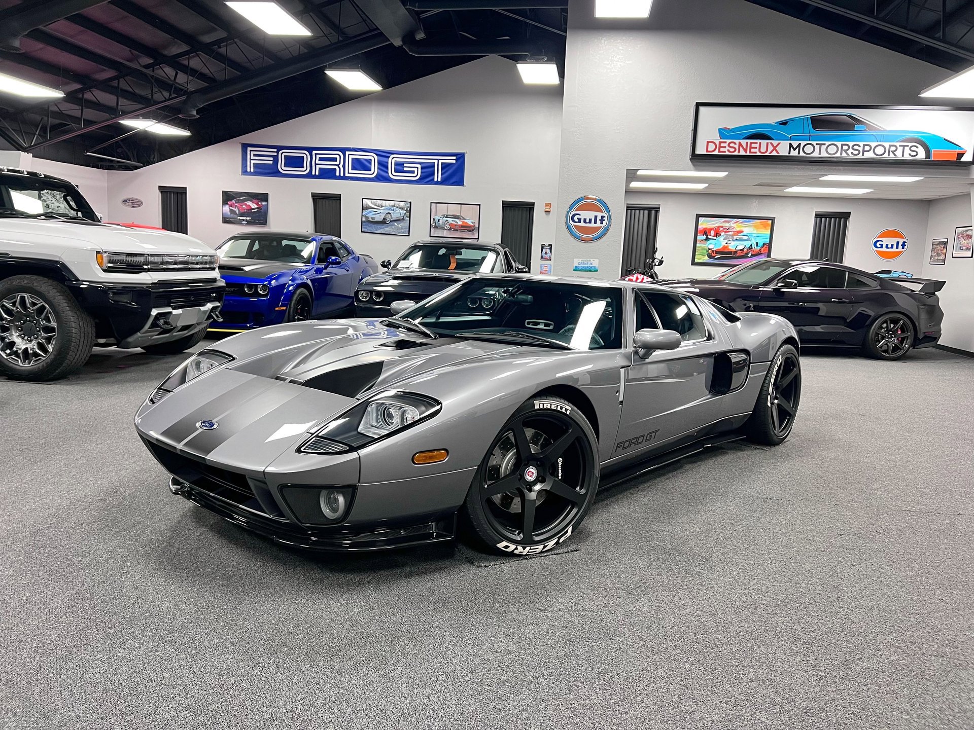 Used 2006 Ford GT RWD image 2