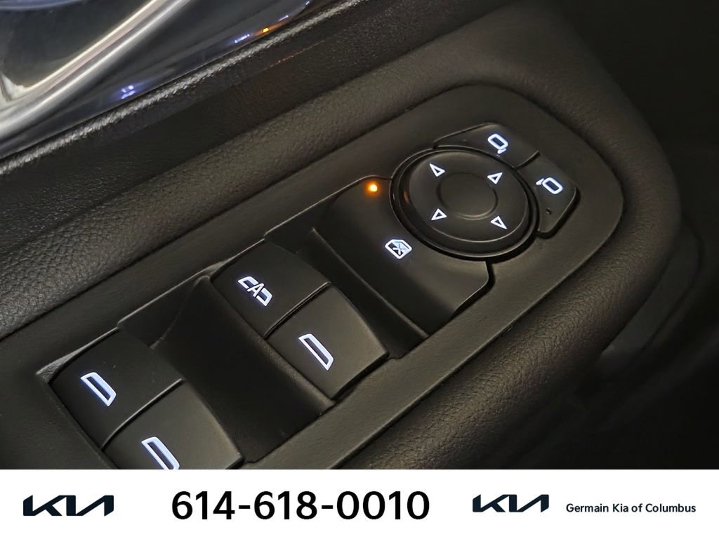 Used 2023 GMC Terrain SLE w/ Driver Convenience Package image 26