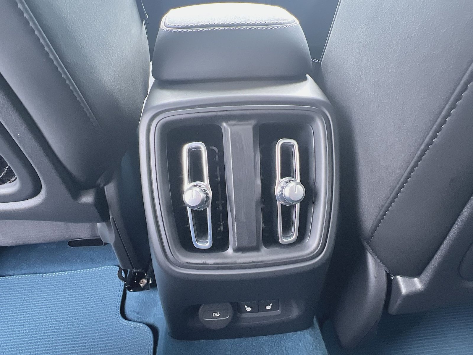 Certified 2023 Volvo C40 P8 Recharge Ultimate AWD/4WD image 23