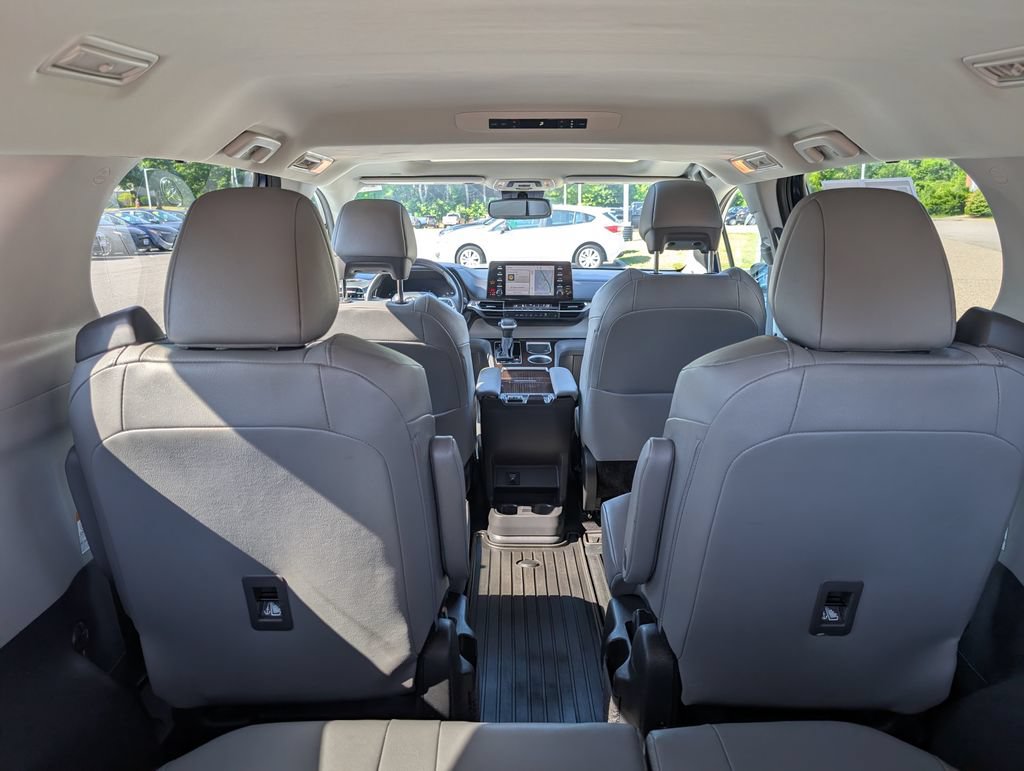 Used 2024 Toyota Sienna XLE w/ XLE Plus Package AWD/4WD image 14