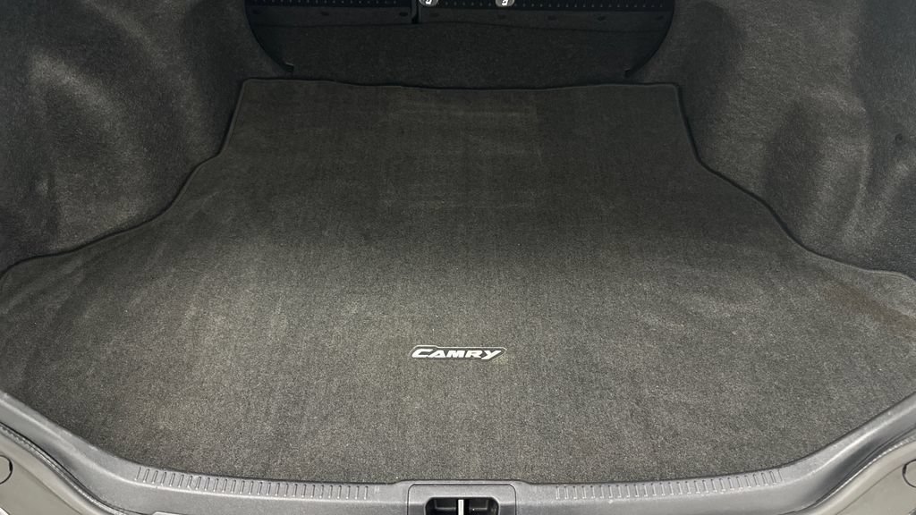 Used 2016 Toyota Camry SE w/ Moonroof Package FWD image 12