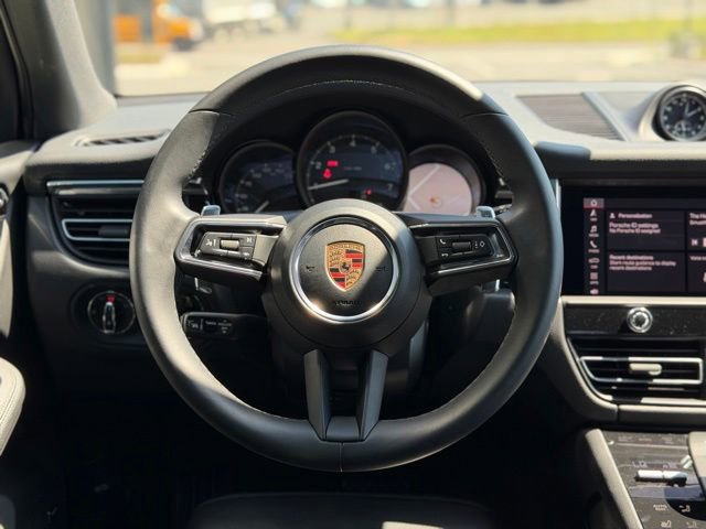 Used 2025 Porsche Macan AWD/4WD image 29