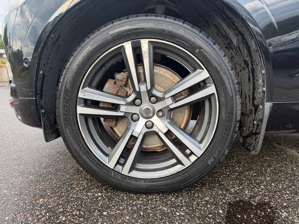 Used 2019 Volvo XC60 T6 Momentum w/ Multimedia Package AWD/4WD image 9