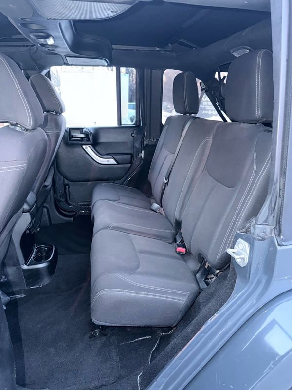 Used 2017 Jeep Wrangler Unlimited Sahara w/ Connectivity Group image 10