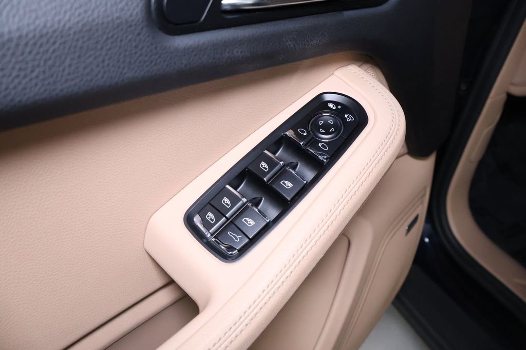 Used 2019 Porsche Macan image 12