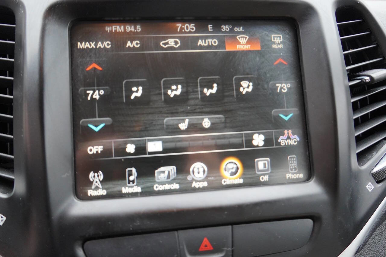 Used 2017 Jeep Cherokee Limited image 19