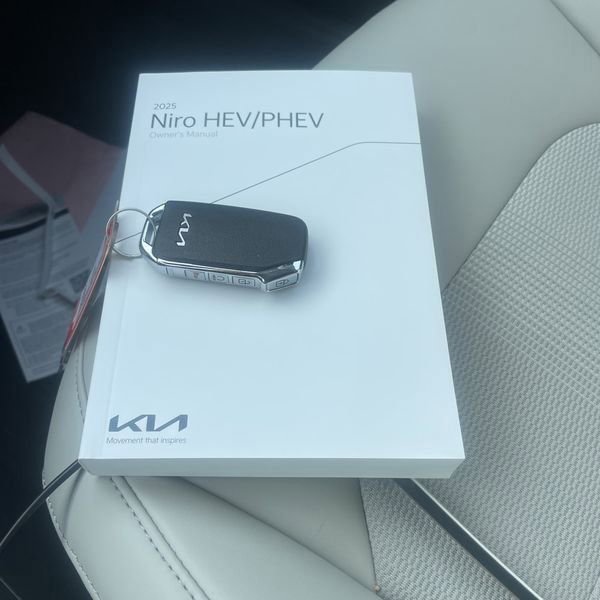 Used 2025 Kia Niro EX image 26