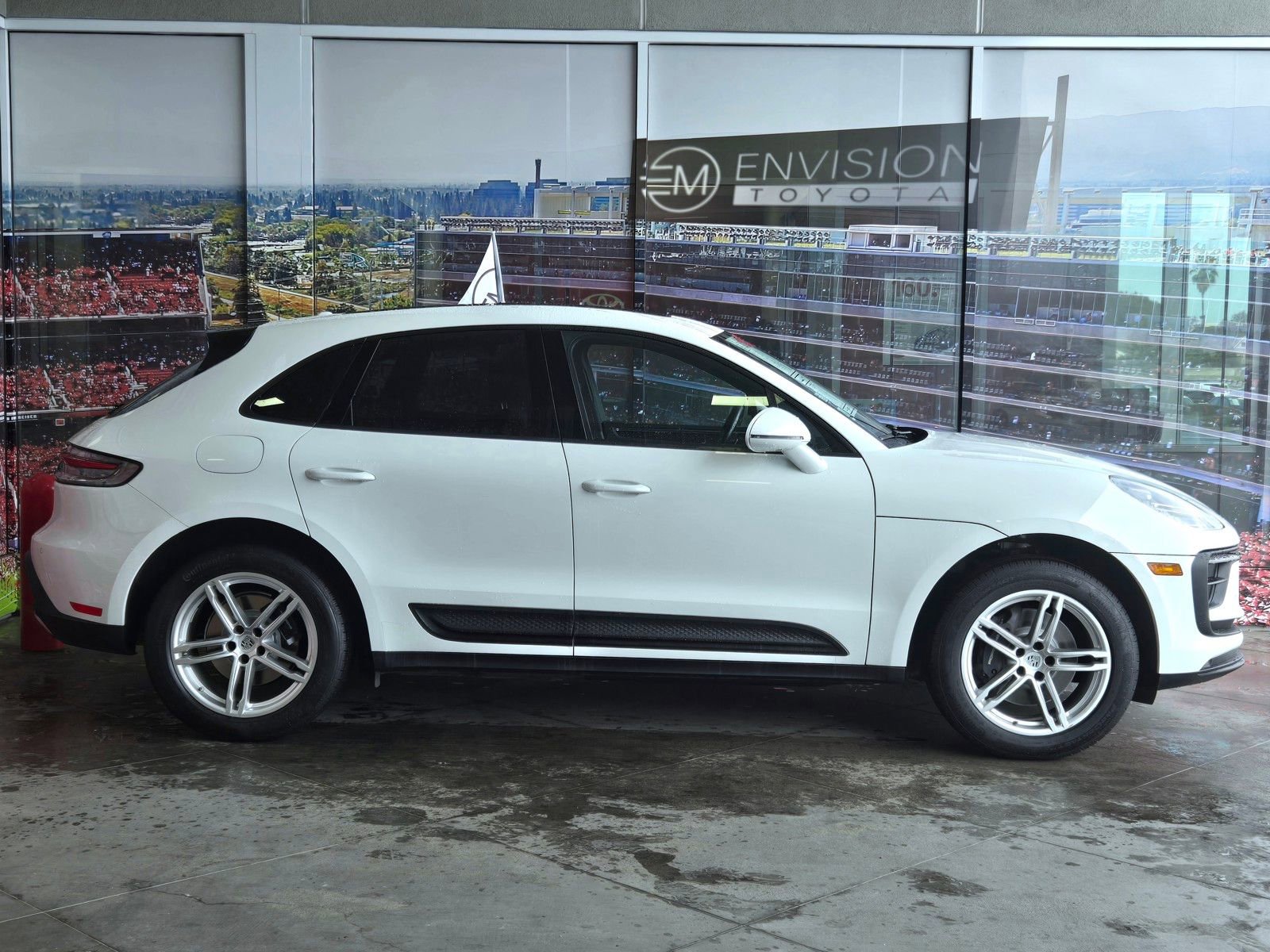 Used 2024 Porsche Macan image 4