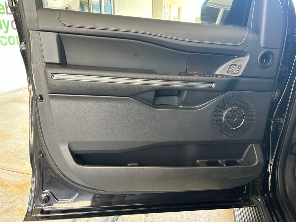 Used 2024 Ford Expedition XLT AWD/4WD image 39