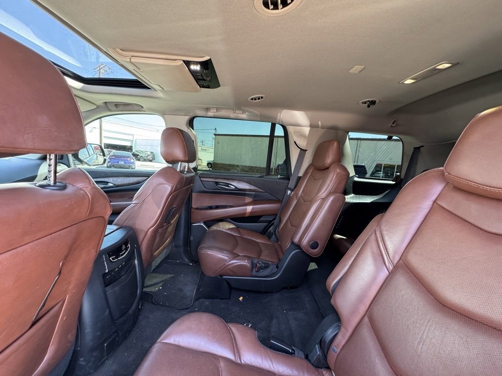 Used 2019 Cadillac Escalade Premium Luxury image 2