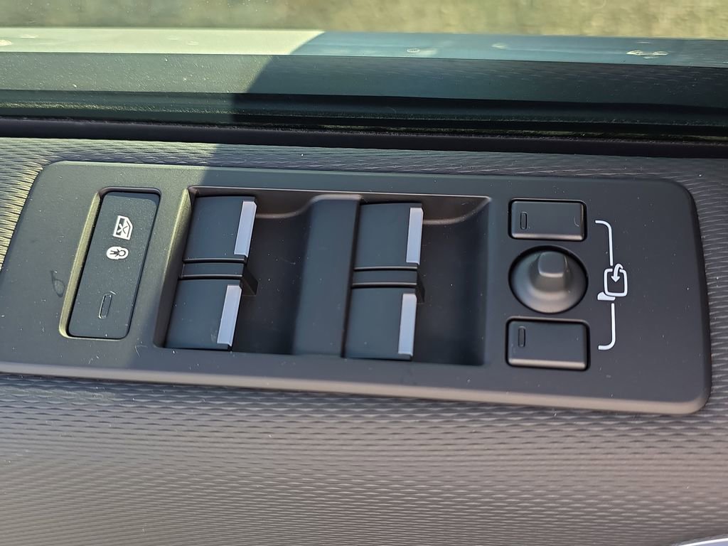 Certified 2024 Land Rover Discovery Dynamic SE AWD/4WD image 32