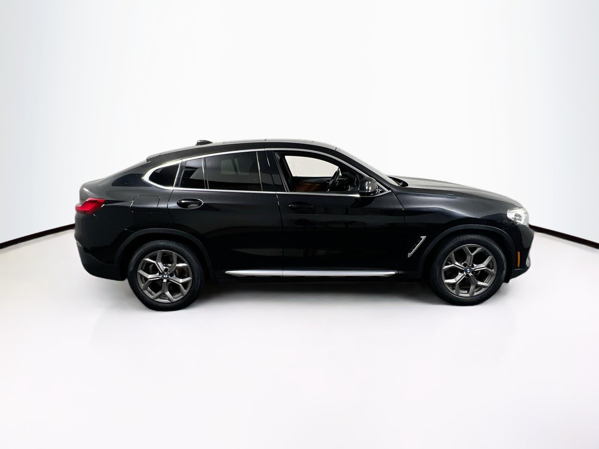 Used 2021 BMW X4 xDrive30i w/ Premium Package AWD/4WD image 4