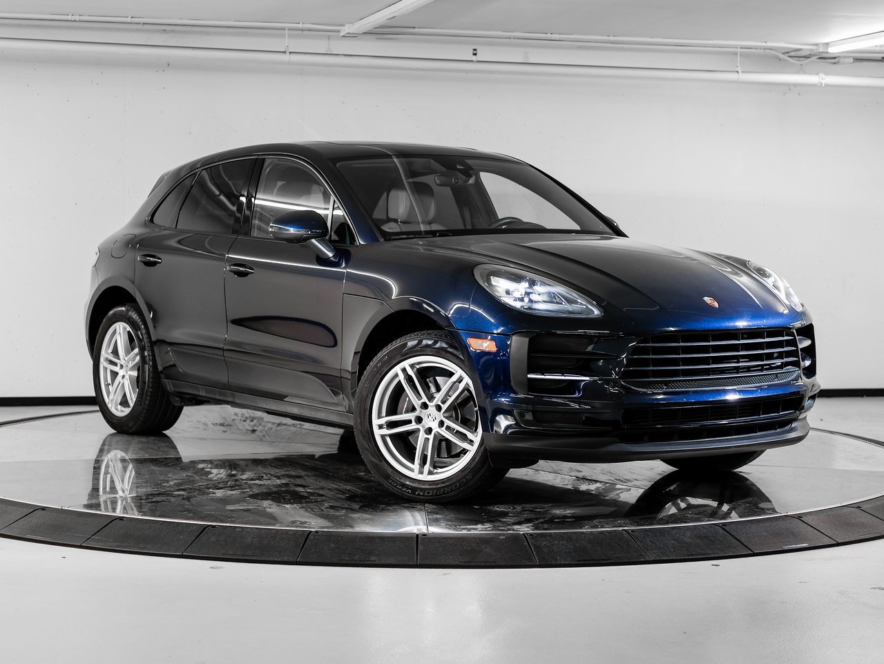 Certified 2020 Porsche Macan image 9