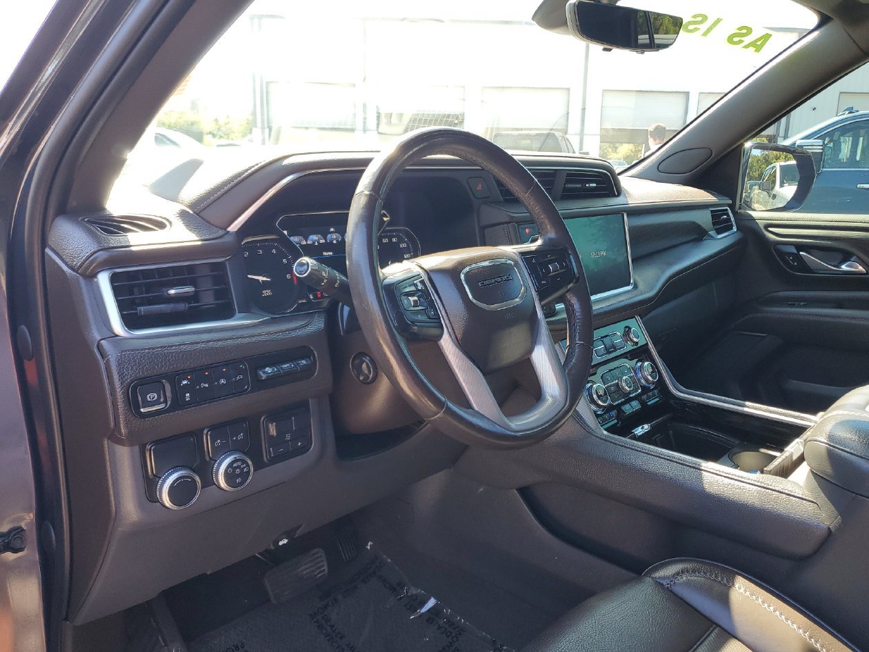Used 2021 GMC Yukon Denali w/ Denali Premium Package RWD image 19