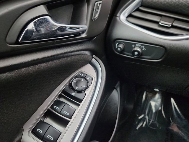 Used 2020 Chevrolet Malibu LT FWD image 35