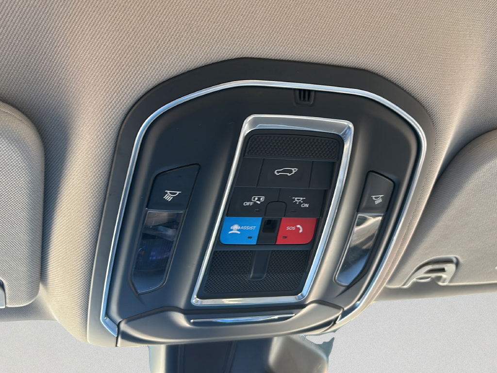 Used 2022 Jeep Wagoneer Series III RWD image 30