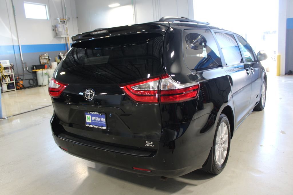 Used 2017 Toyota Sienna XLE Premium image 42