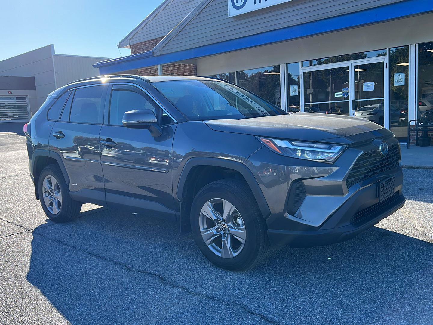 Used 2023 Toyota RAV4 XLE w/ Convenience Package AWD/4WD image 7