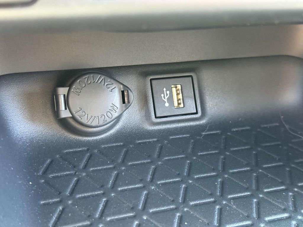 Used 2025 Toyota RAV4 SE image 25