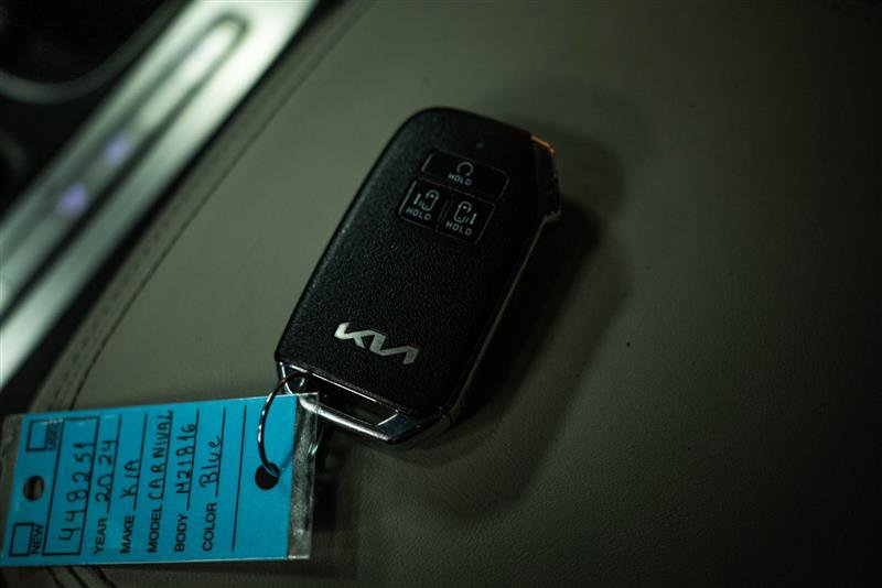 Used 2024 Kia Carnival LX image 22