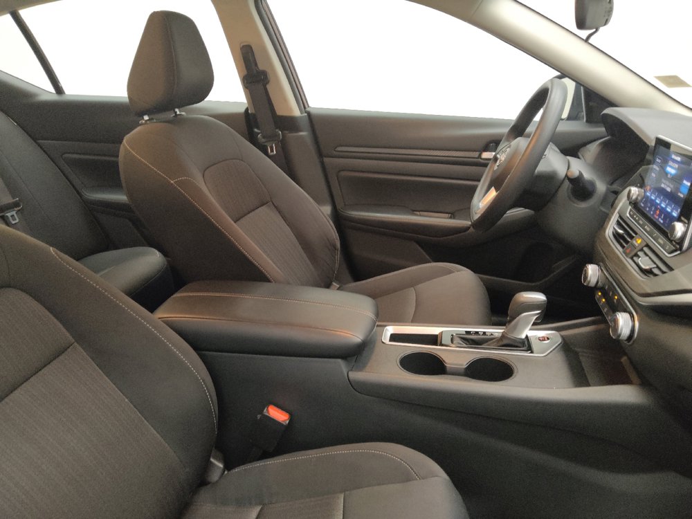 Used 2025 Nissan Altima 2.5 SV FWD image 21