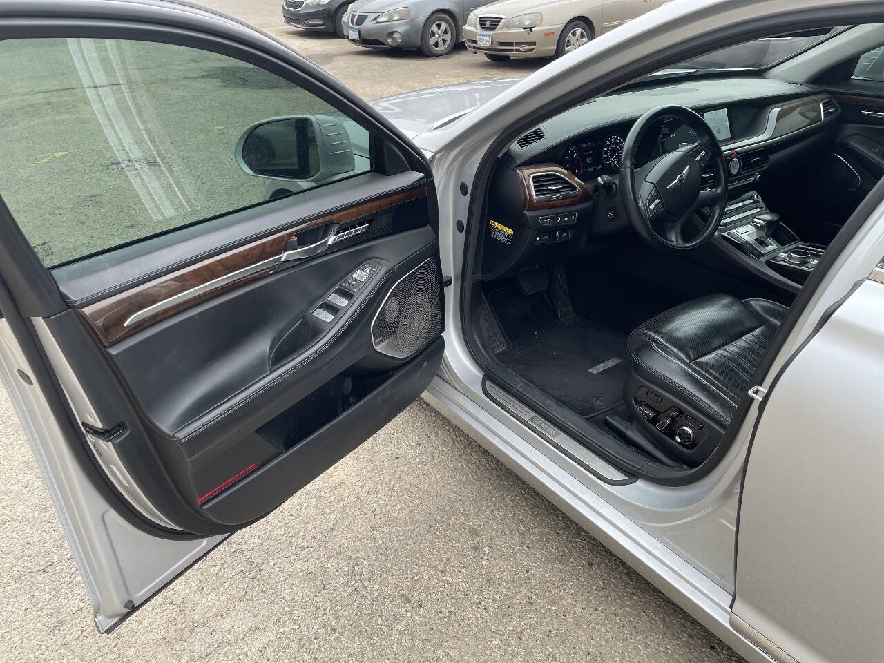 Used 2019 Genesis G90 3.3T Premium image 9
