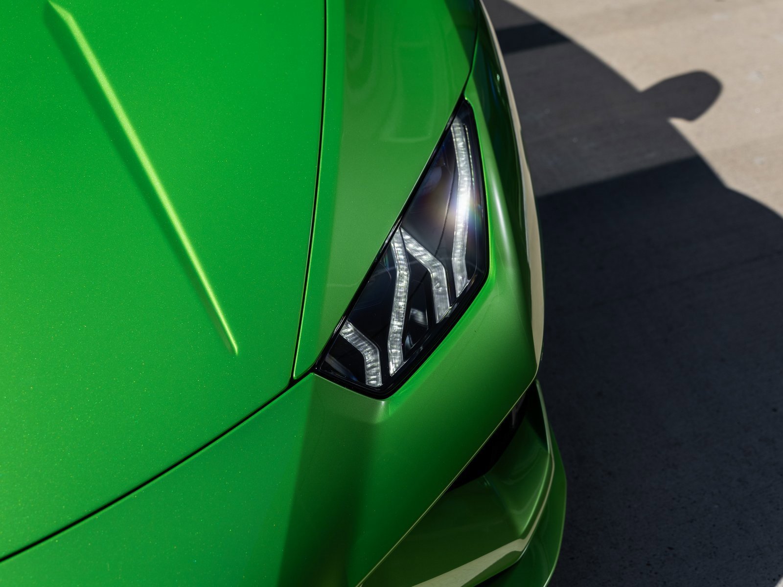 Used 2022 Lamborghini Huracan EVO image 12
