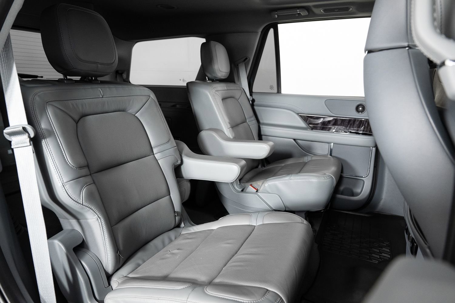 Used 2021 Lincoln Navigator Reserve w/ Cargo Convenience Package image 27