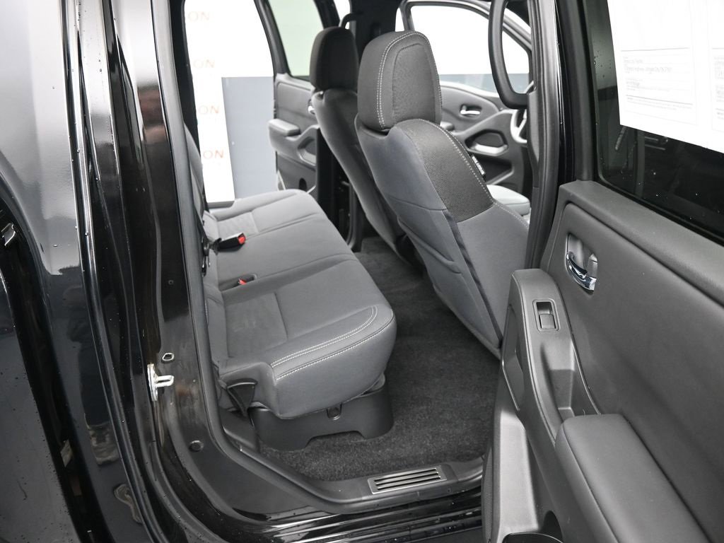 Used 2023 Nissan Frontier SV w/ Midnight Edition Package image 22