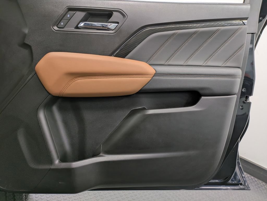 Used 2025 GMC Canyon AT4 image 28