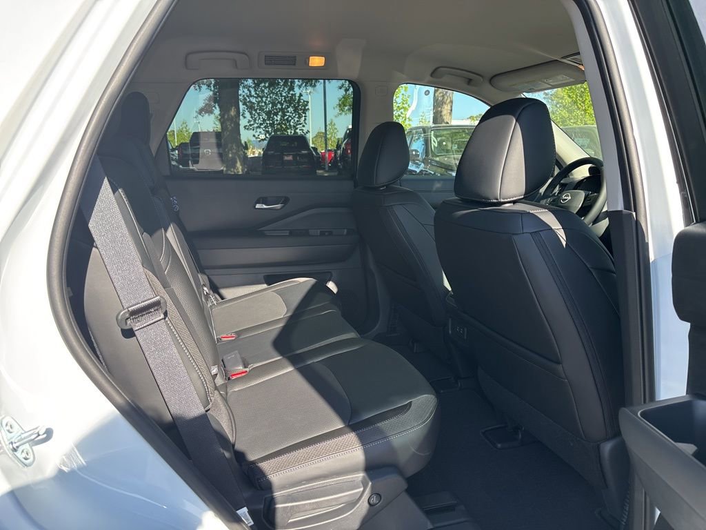 New 2026 Nissan Pathfinder SL image 18