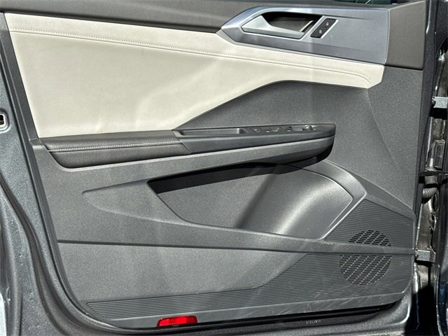 Used 2025 Volkswagen Taos SE image 10