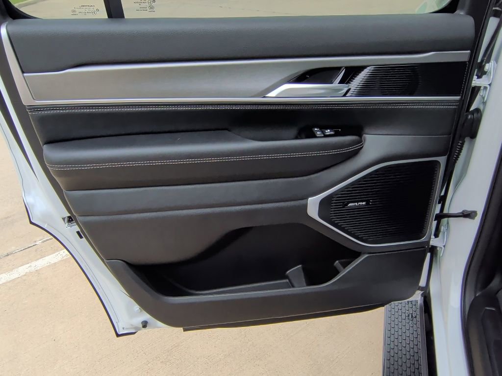 New 2026 Jeep Grand Wagoneer 4WD image 40