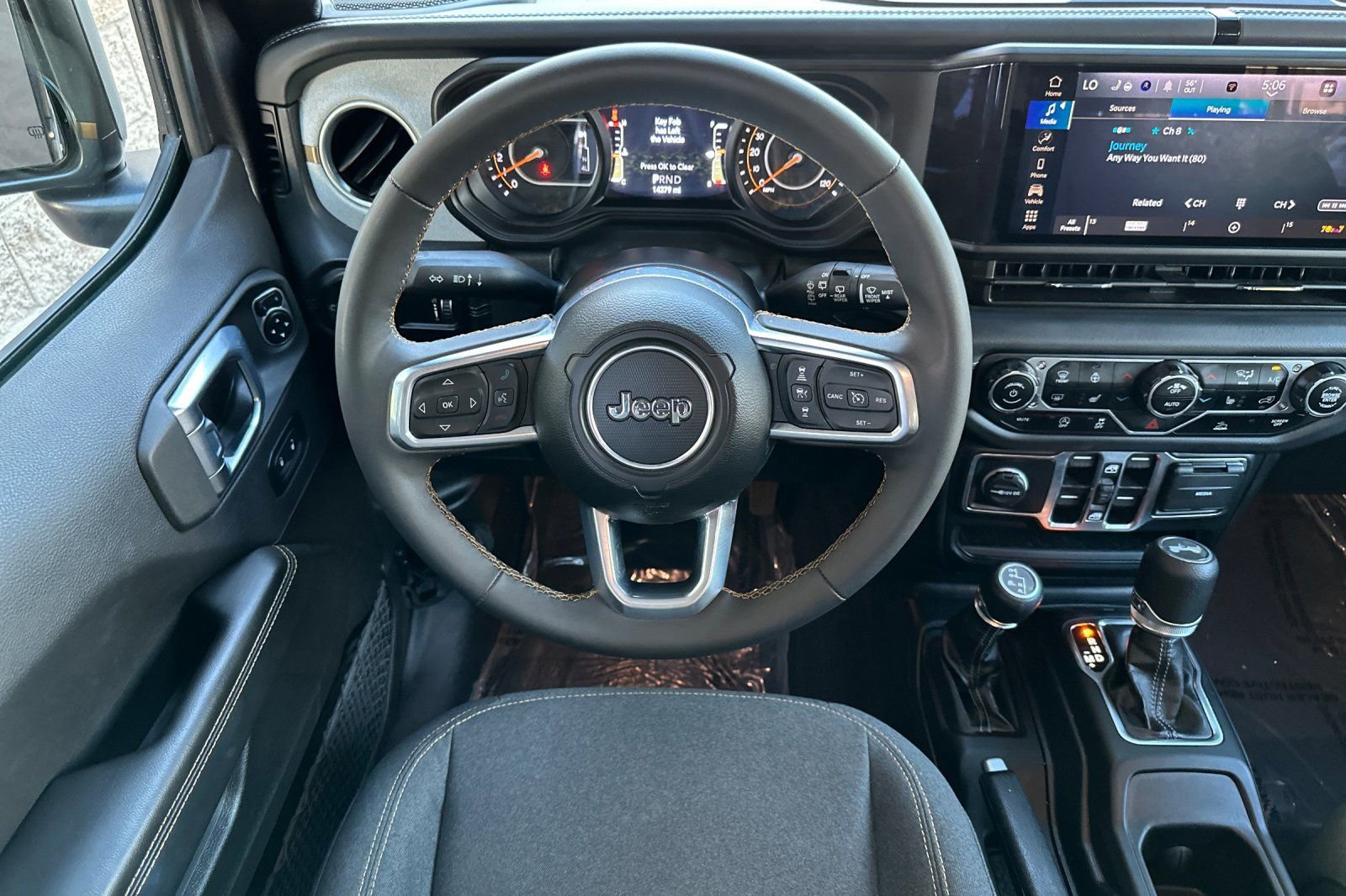 Used 2025 Jeep Wrangler Sahara image 14